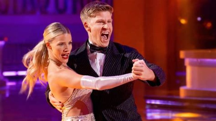 Who is Faye Dancing On Ice?