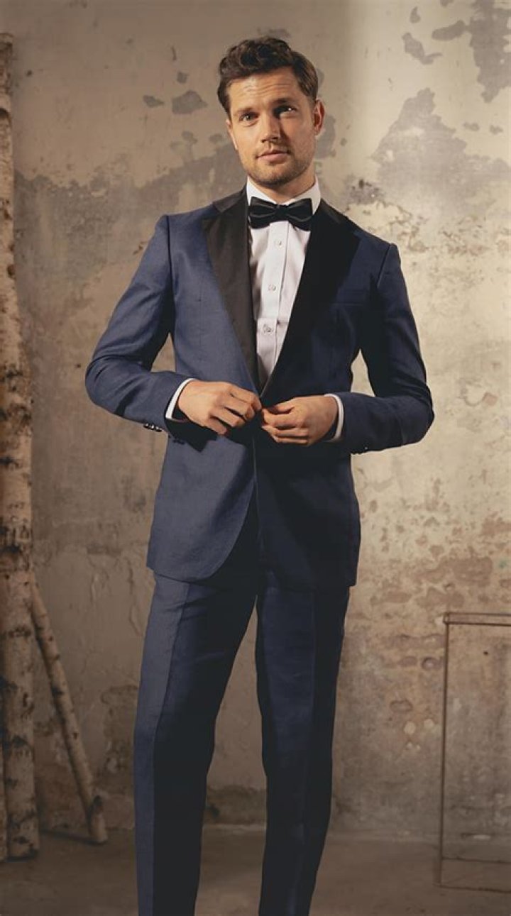 Who makes Daniel Craig's suits?