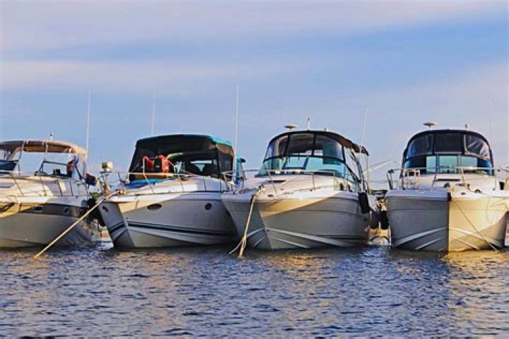 Who makes lobster boats?