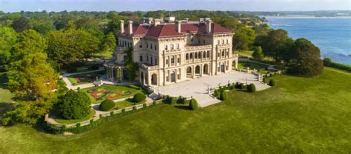 Who owned Jay Leno's Newport mansion?