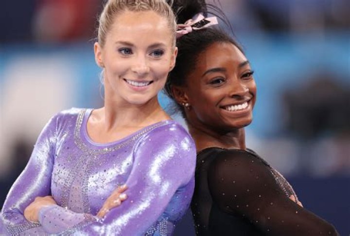 Why did Jade Carey and MyKayla Skinner wear different leotards?
