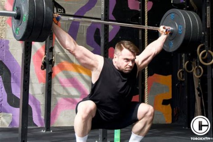 Why is my squat so much stronger than my deadlift?